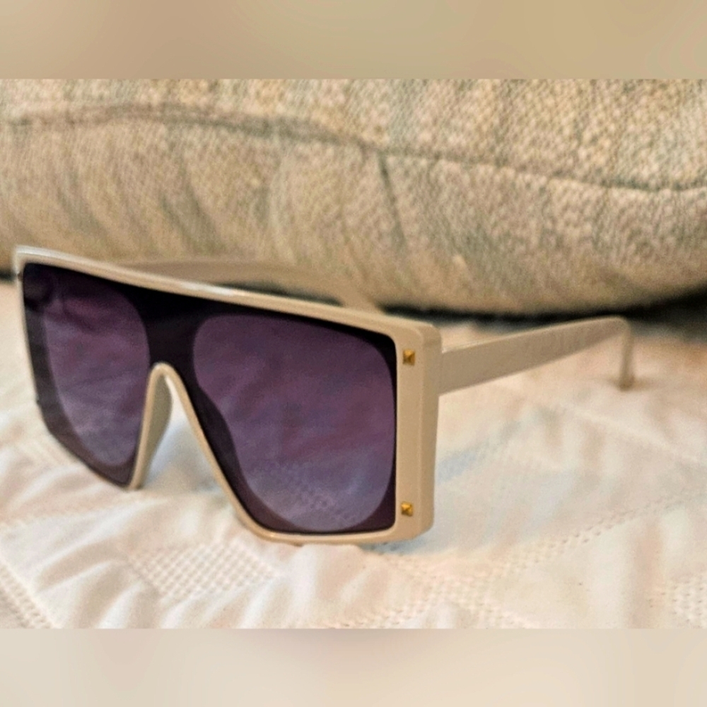 πWomens Oversized Flat Top Taupe Cream Sunglasses π - Picture 2 of 4